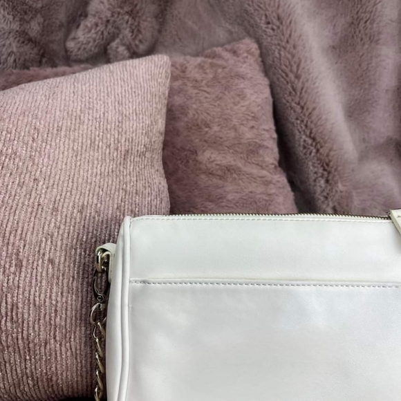 GUESS bag with gold details - Picture 8 of 9